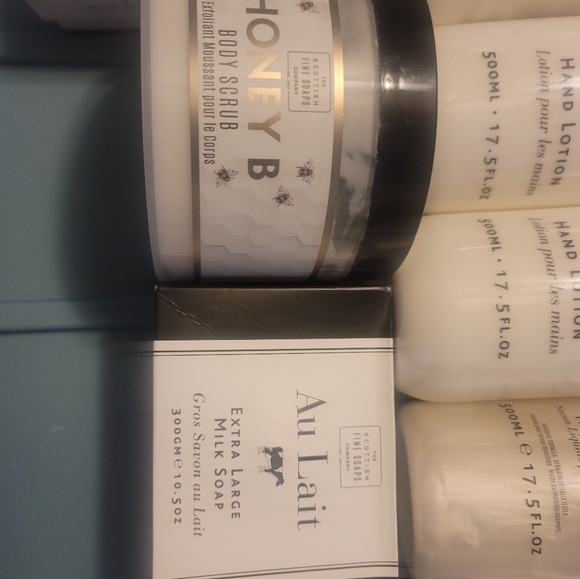 Scottish Fine Soaps Au Lait 2pc Bundle Hand Lotion Hand Soap Bonus:Essential Oil - Picture 8 of 16